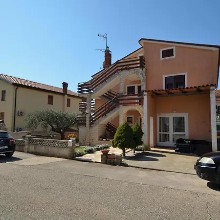 Appartamento Nerina Karpinjan