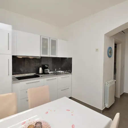 Nerina Apartment Karpinjan