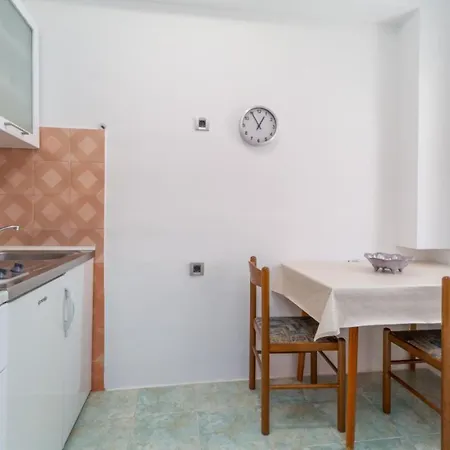 Nerina Apartment *