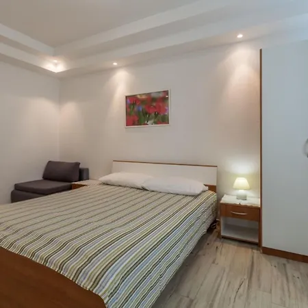 Nerina Apartment Karpinjan