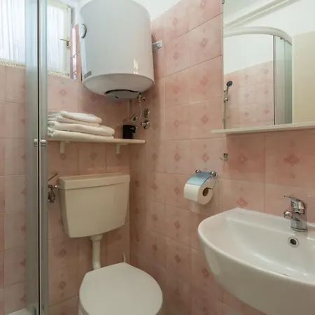 Nerina Apartment Karpinjan