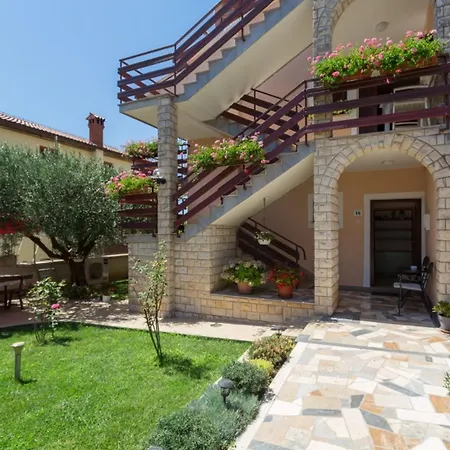 Appartamento Nerina Karpinjan