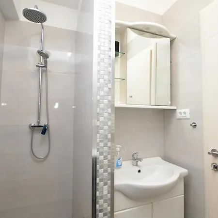 Nerina Apartment Karpinjan