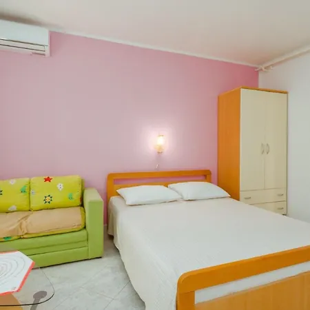 Nerina Apartment Karpinjan